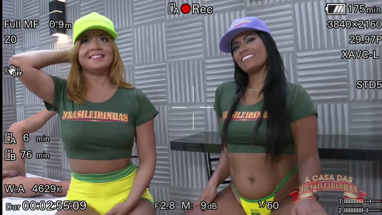 Vivy Marques diz que está com porra no olho e cabelo grudado.