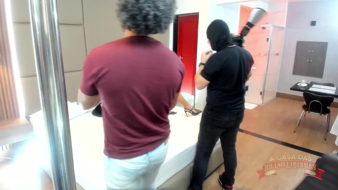 Segundo ensaio sensual com a morena Caroline