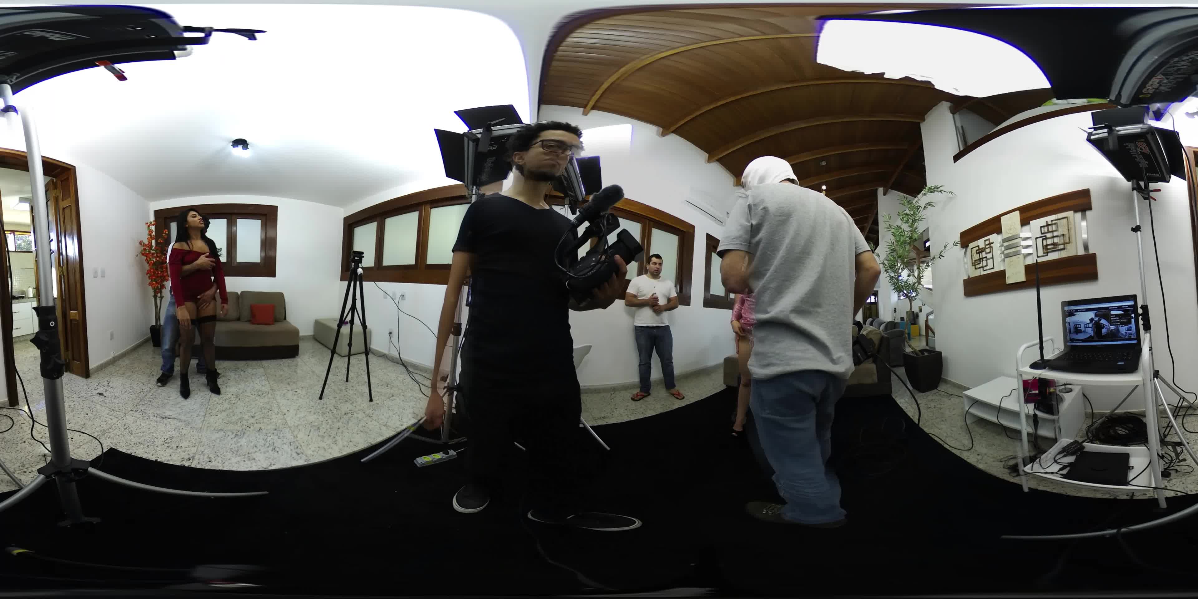 Primeira gravação de pornô em 360º na Casa das Brasileirinhas