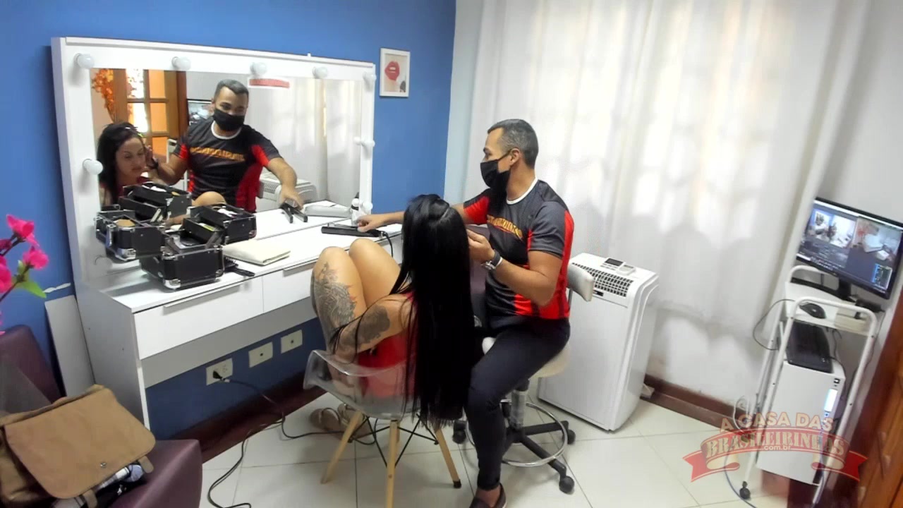 Elisa Sanches ficando ainda mais gata no camarim