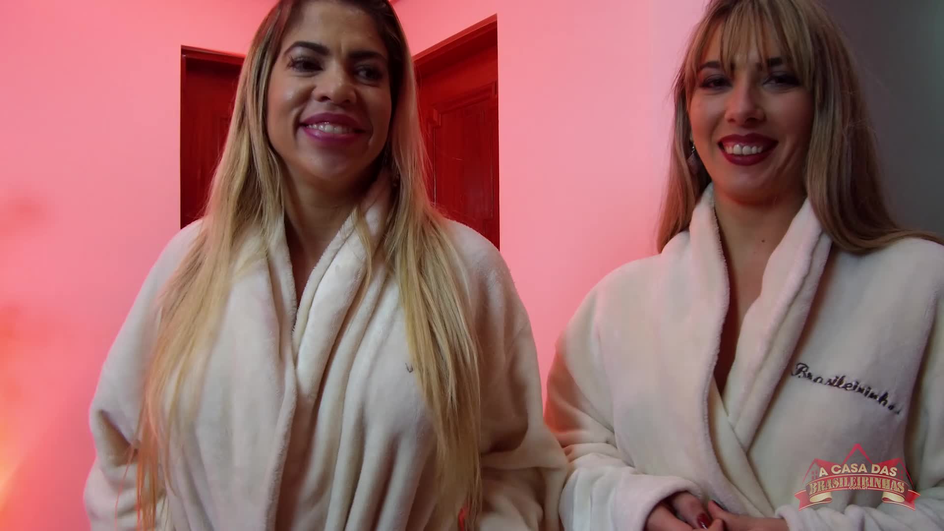 Gostosas se masturbam durante massagem sensual