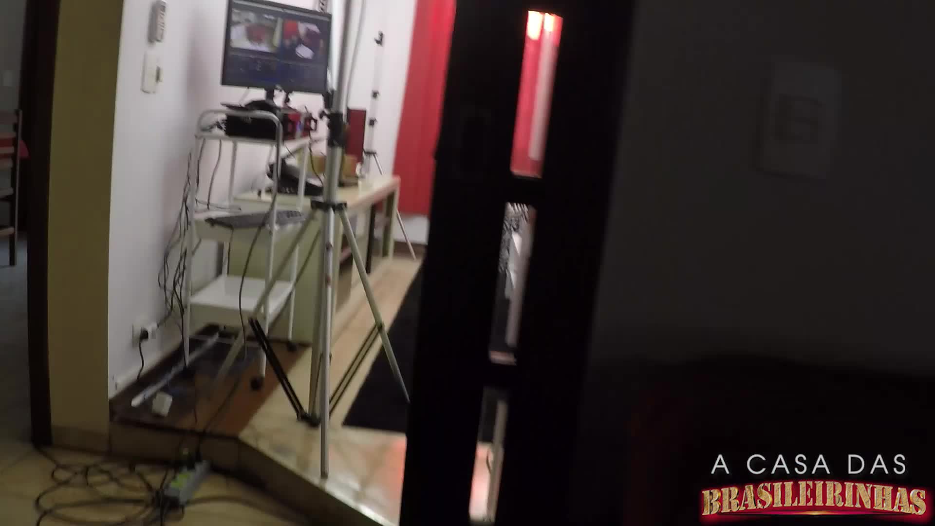 Sandy Cortez grava cena com o ator Loupan