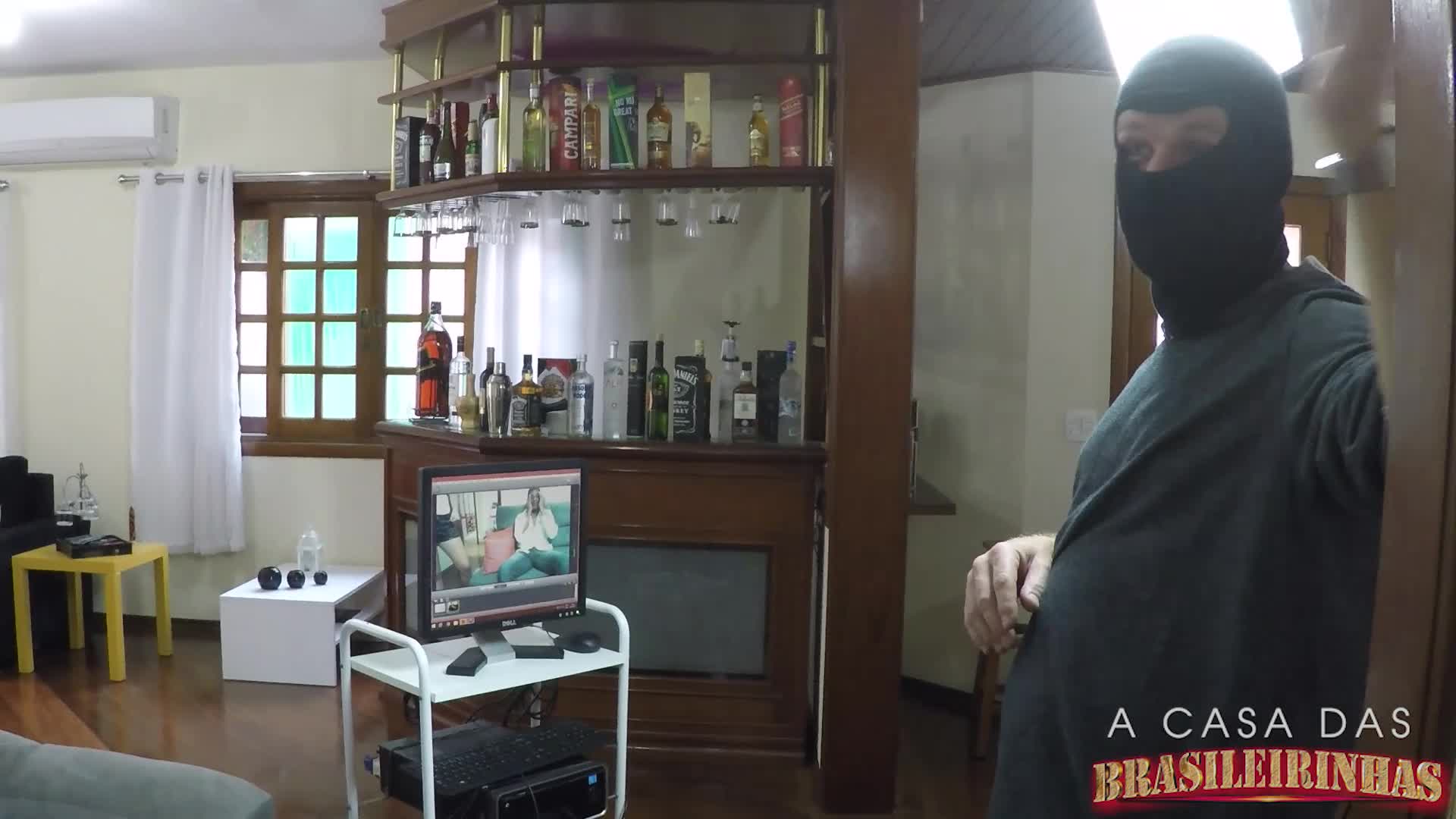 Duda Morais grava cena e leva rola do negão