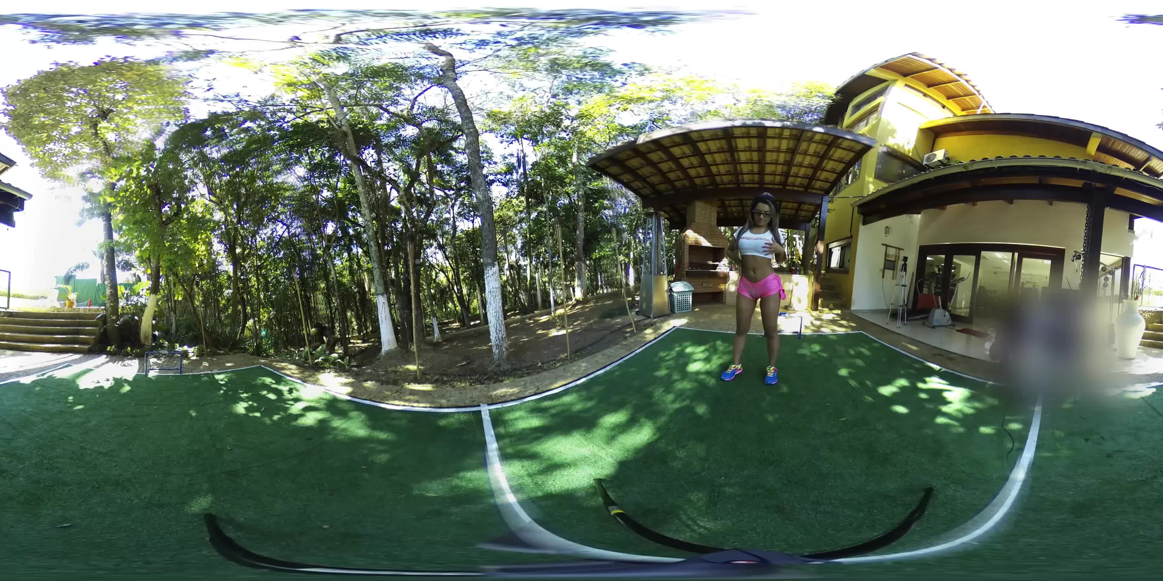 Marcella e Nayara jogaram futebol em um novo vídeo 360º
