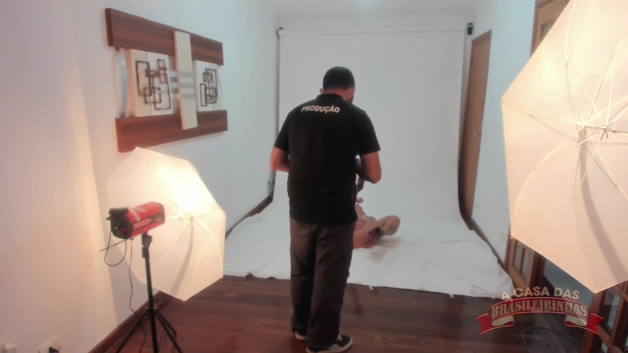 Fa Padilha nua em seu primeiro ensaio sexy para o reality