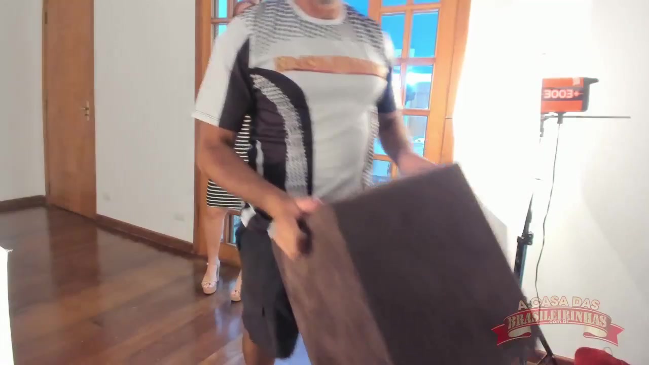 Larissa Leite nua em seu primeiro ensaio sensual