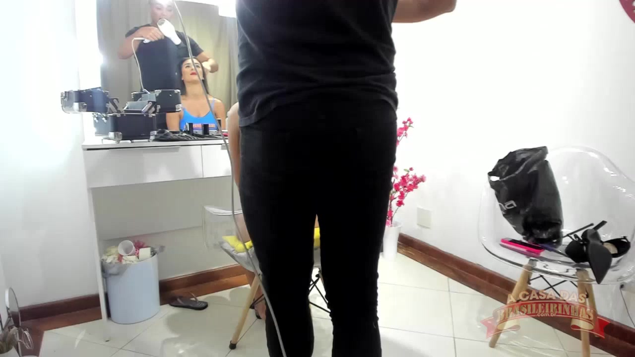 Confira como foi a produção da Val no camarim 