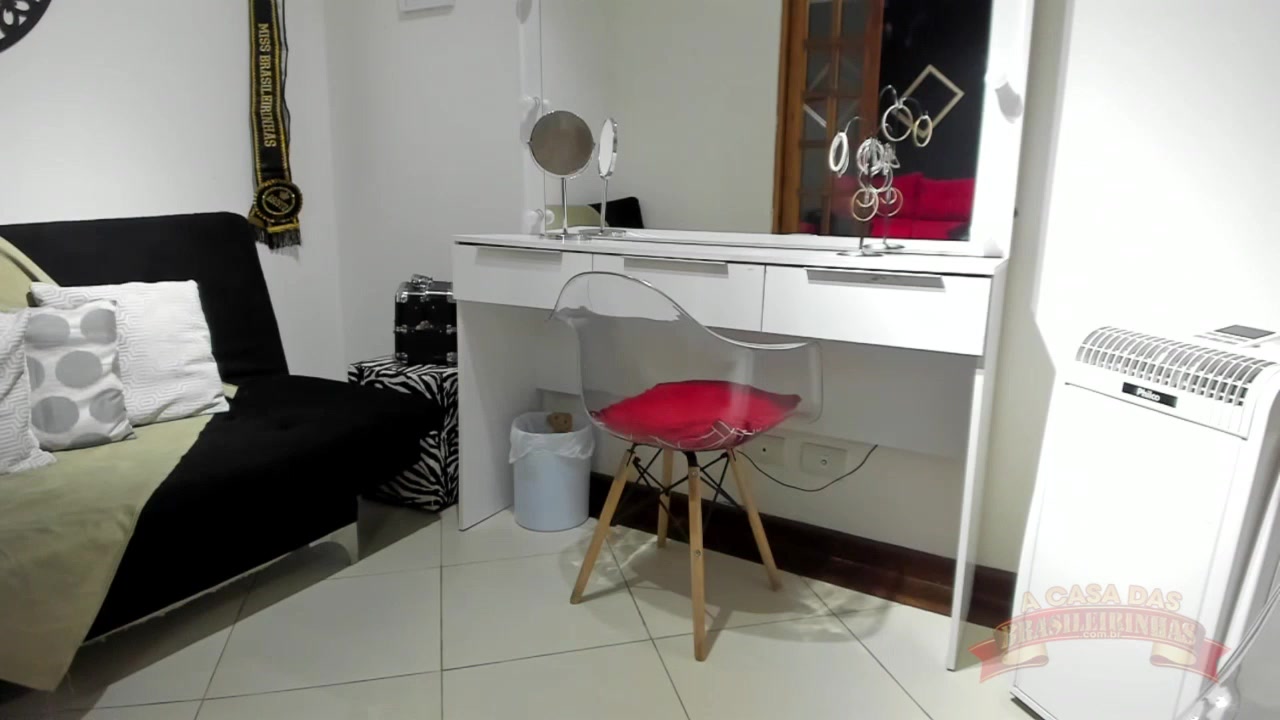 Produção da loira Nicole Surfistinha no camarim
