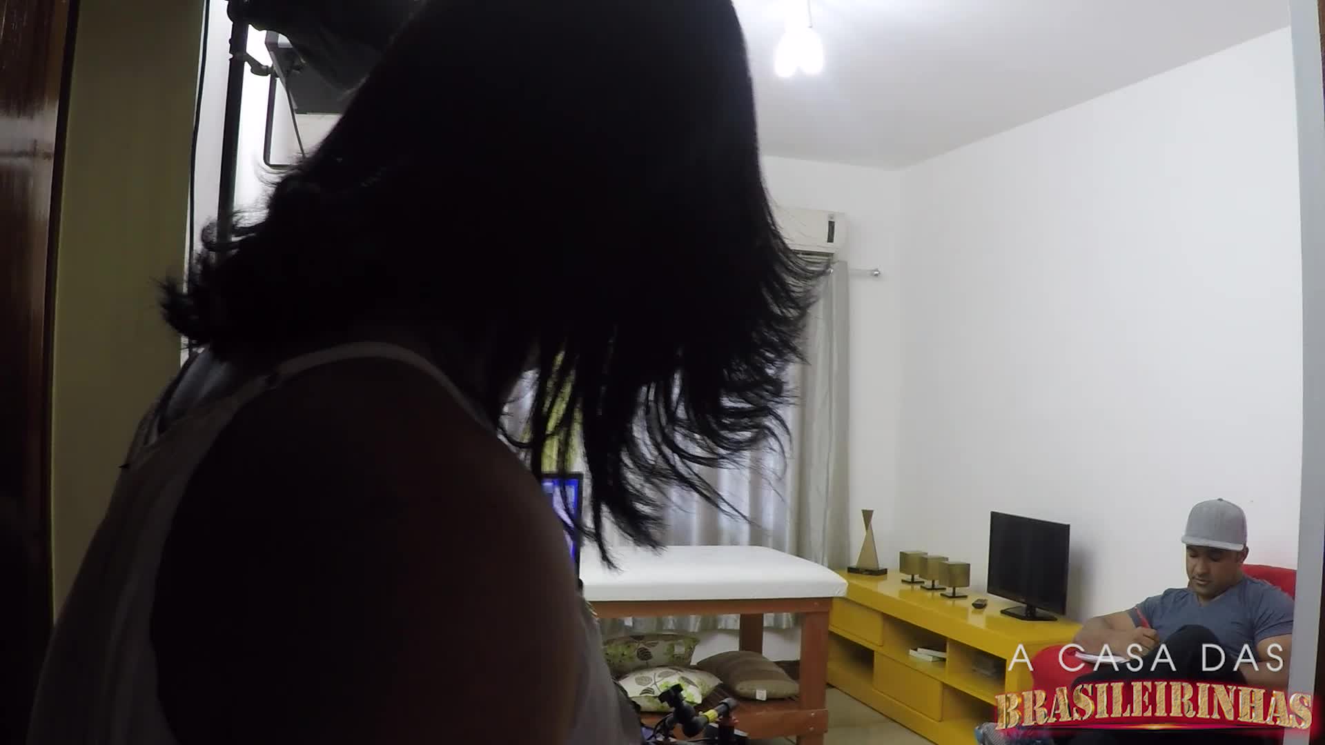 Thiara Fox fez sua primeira cena de sexo ao vivo pela Brasileirinhas
