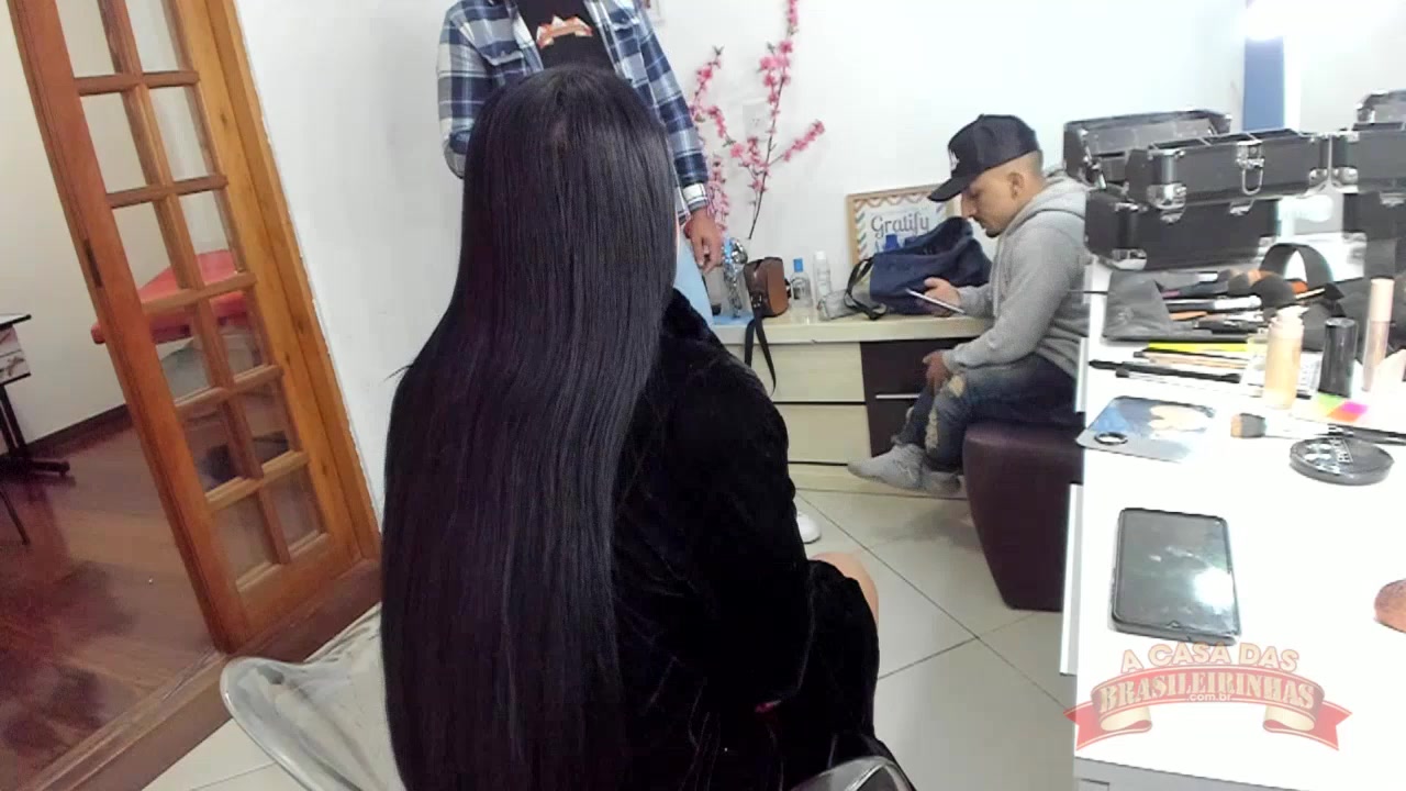 No camarim a Elisa se preparou para mais uma cena