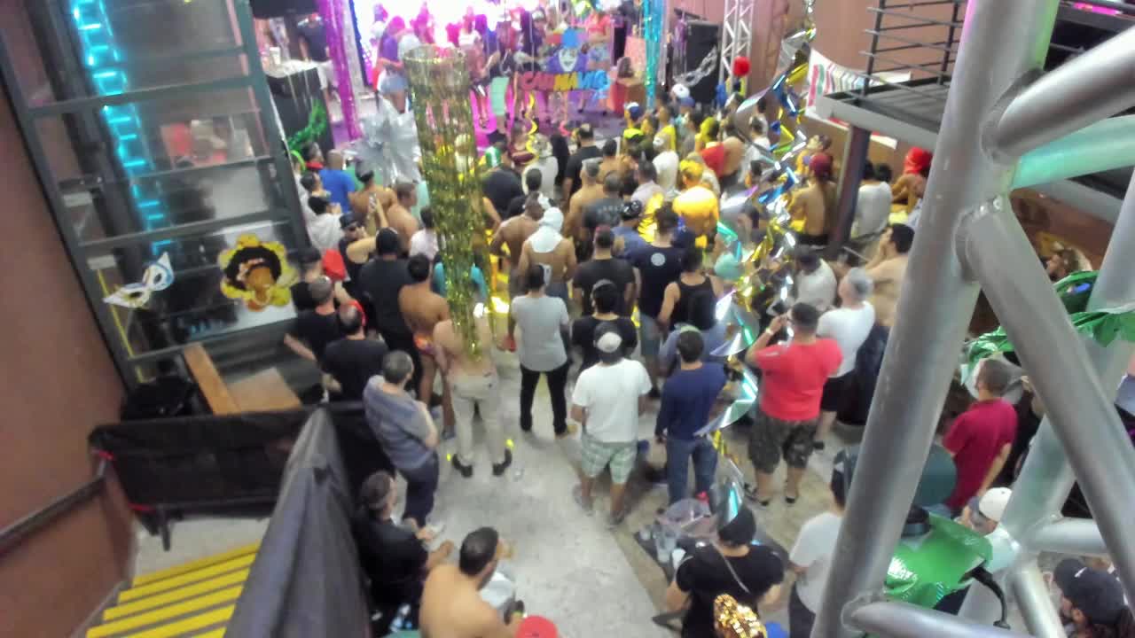 E as pornstars da Brasileirinhas já estão descendo até o chão no Carnafunk pornô 