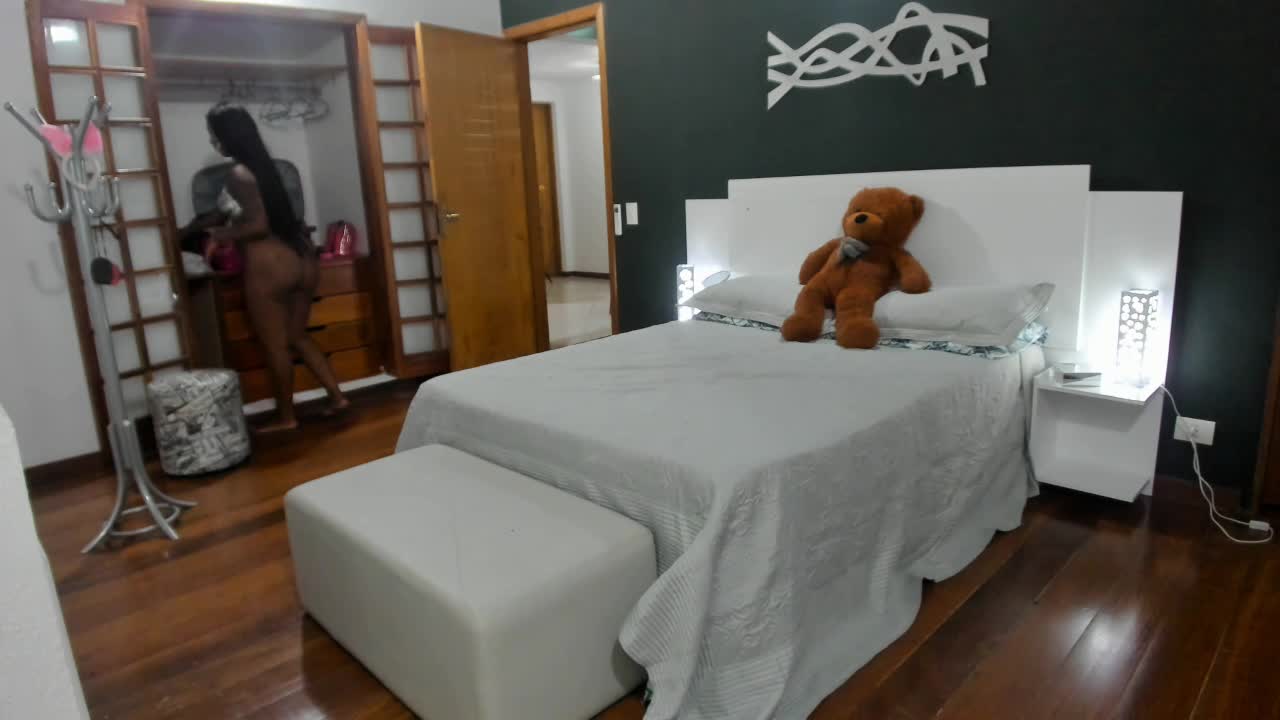 E rolou muito sexo com a mulata Jeniffer Blu e Kid Bengala