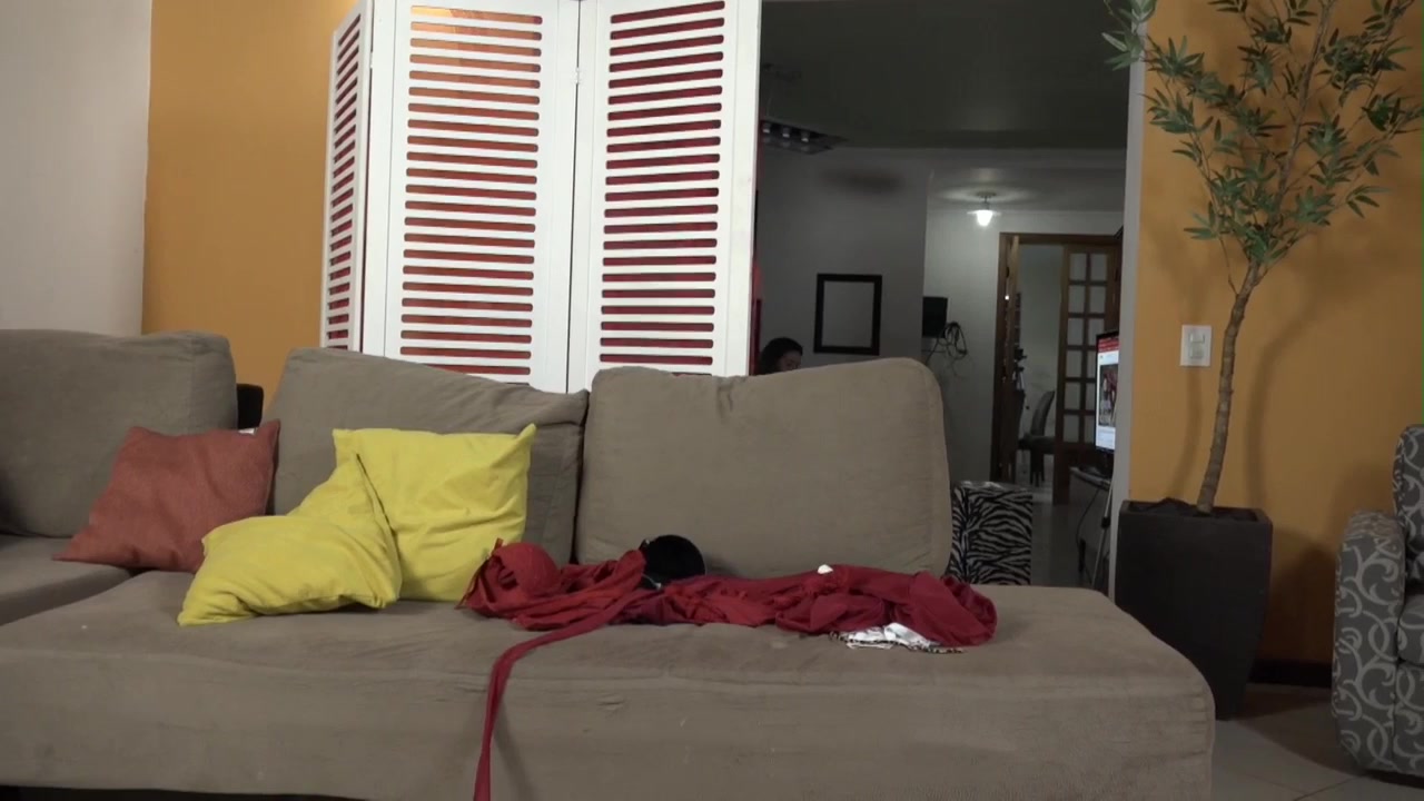 Luna Oliveira tirando a calcinha ao vivo