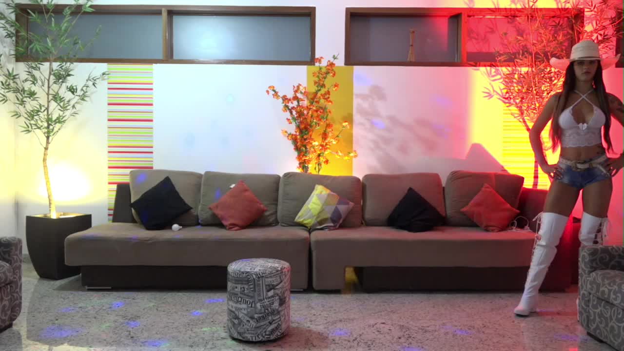 A gata Shayenne Samara deu um show erótico AO VIVO