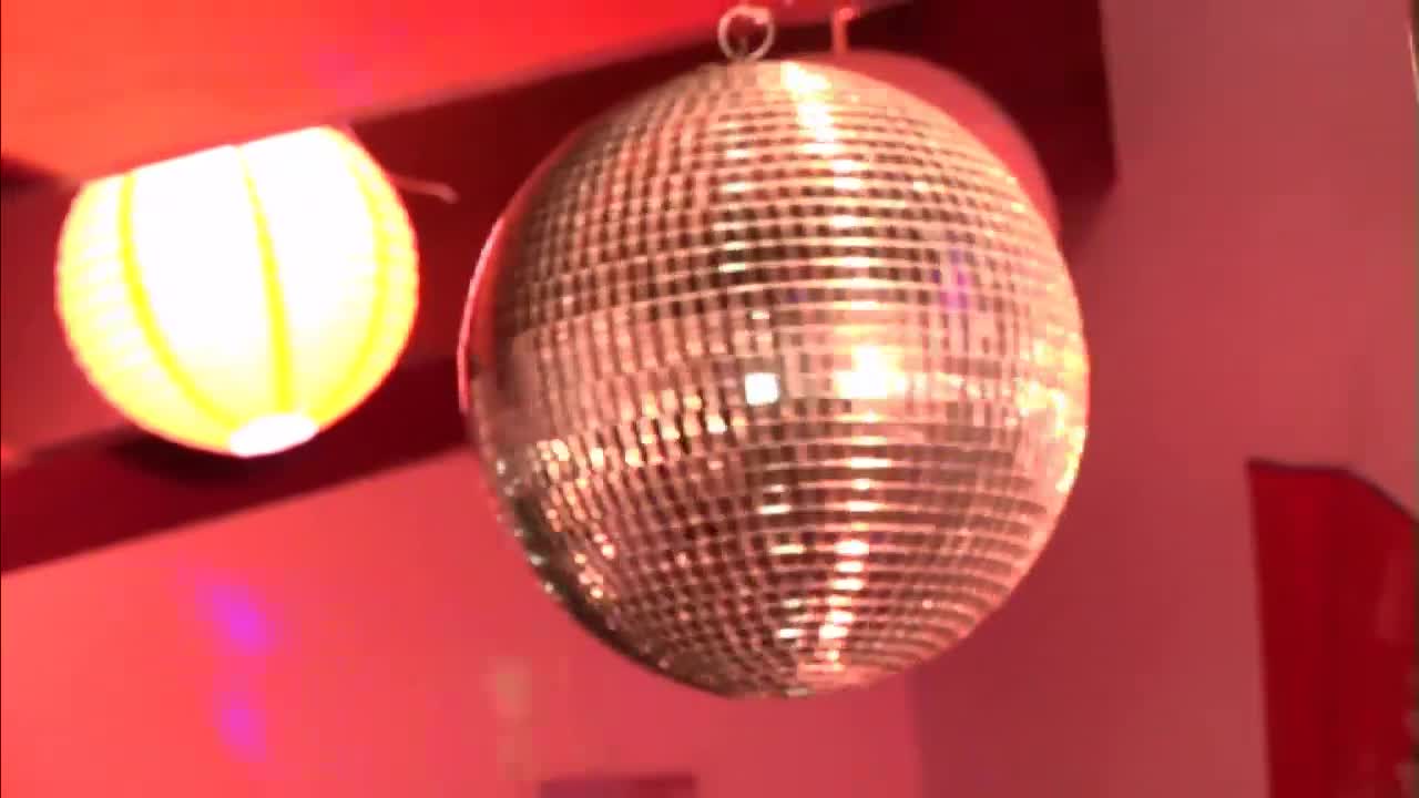 Laura Matrix e Sara Beaumont capricharam demais no Pole Dance