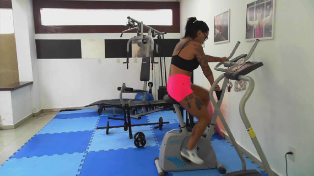 Hora da academia na Casa com Allana Freitas