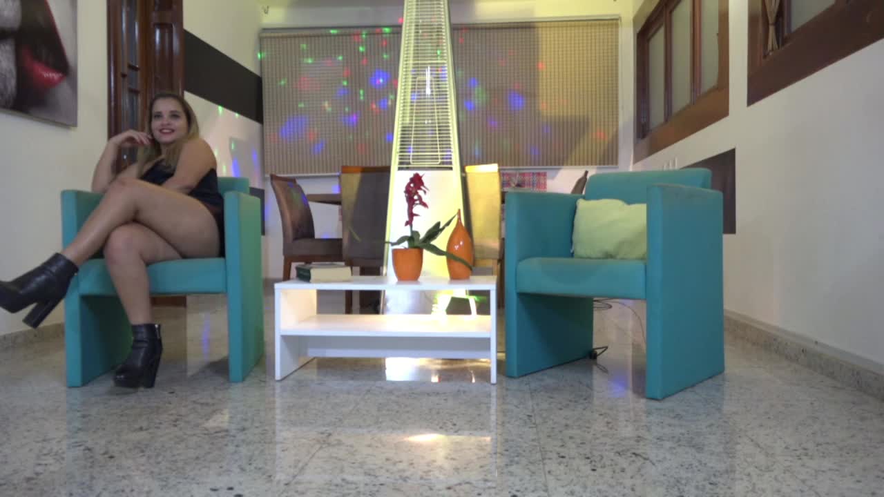 Hora do show erótico com a loira Bruna Safadinha