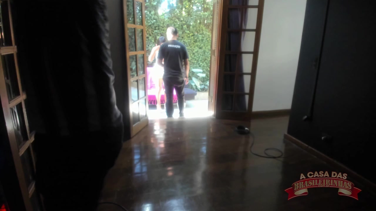 Bibi Tsunamy ficando nua no ensaio sensual