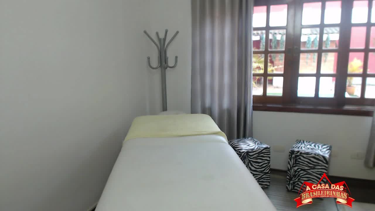 Massagem de Nina acaba em sexo
