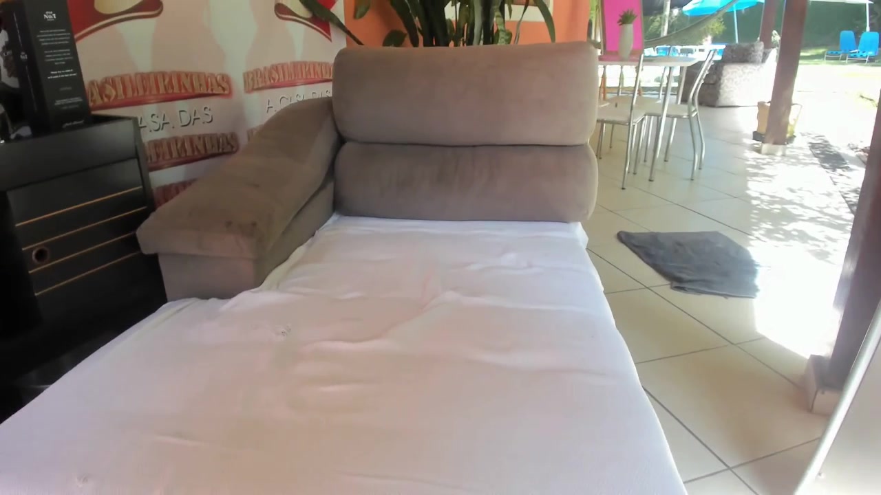 Julia Mattos nua para os assinantes do chat de sexo