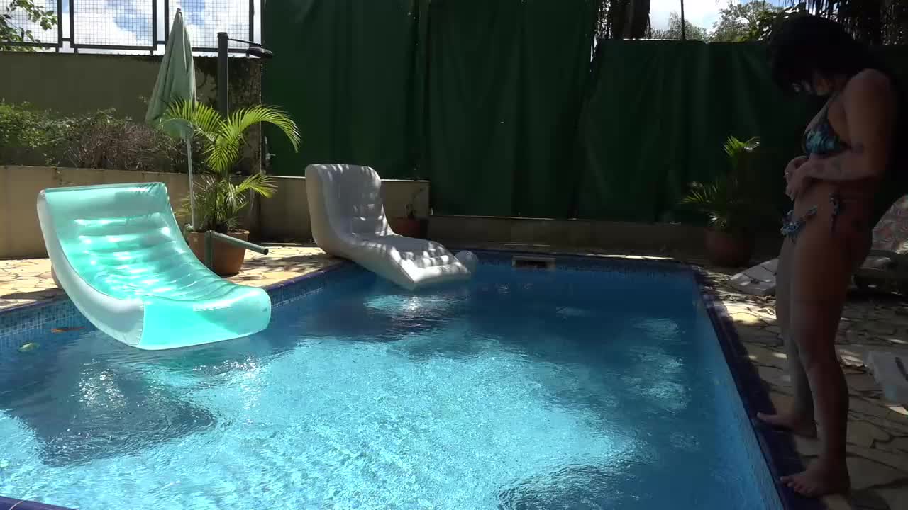 Hora de relaxar na piscina da Casa