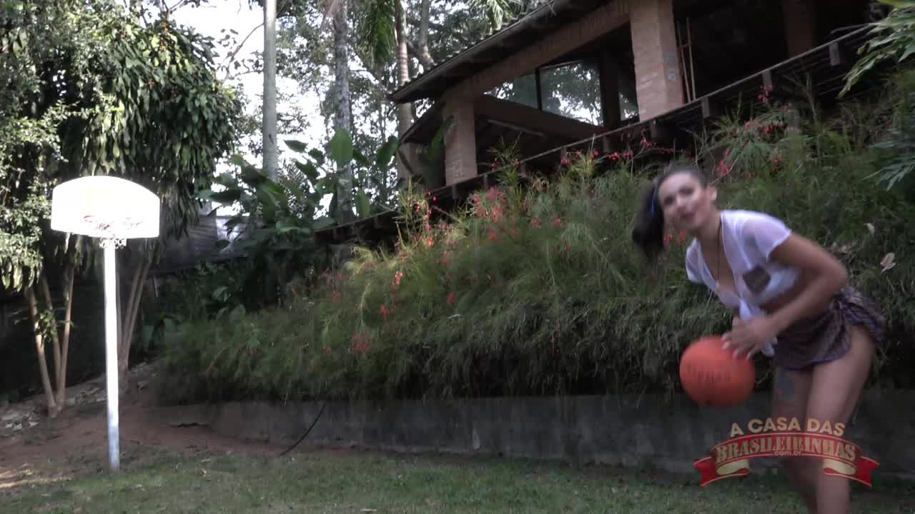 Carol Fênix transando em jogo de basquete 