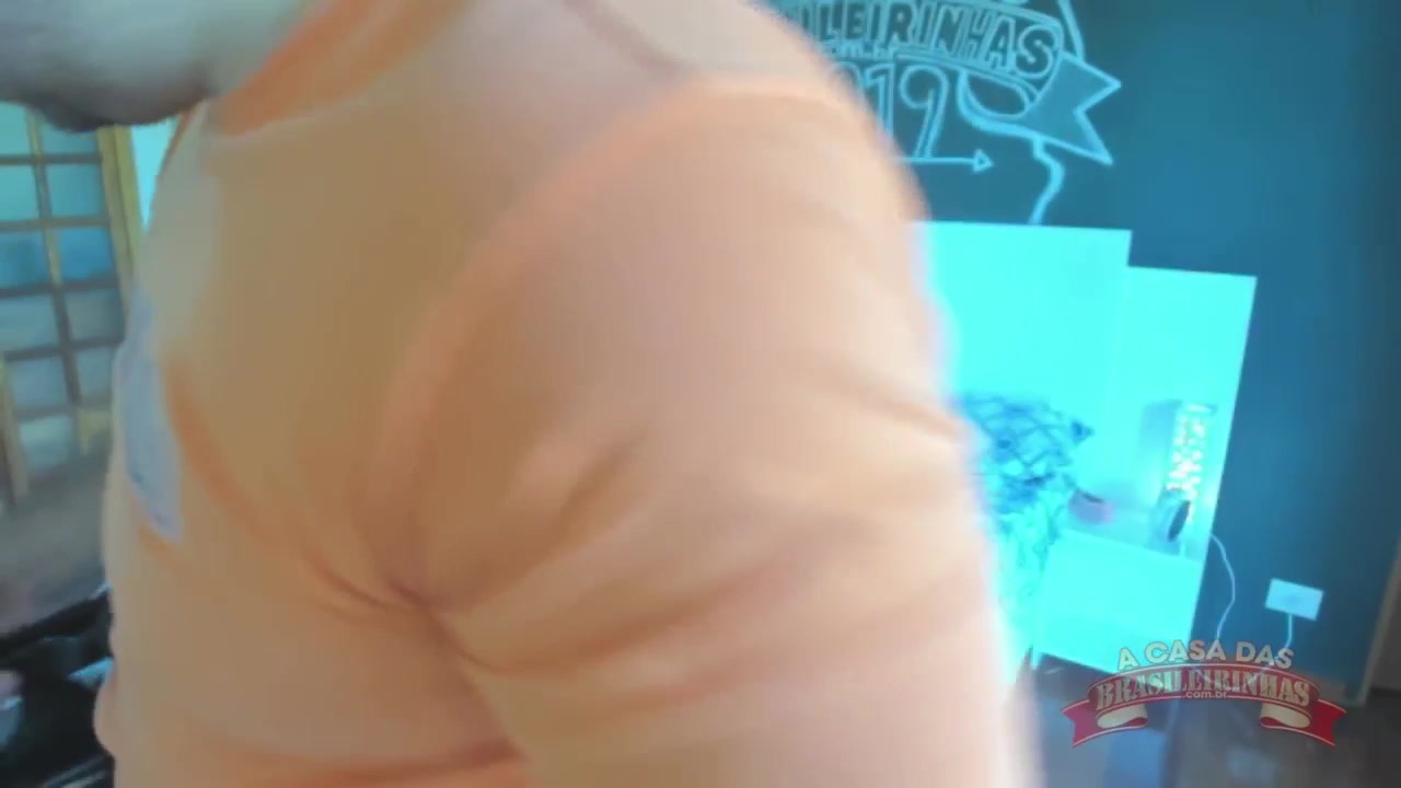 Julia Mattos brasileirinha deliciosa tomando banho na hidro