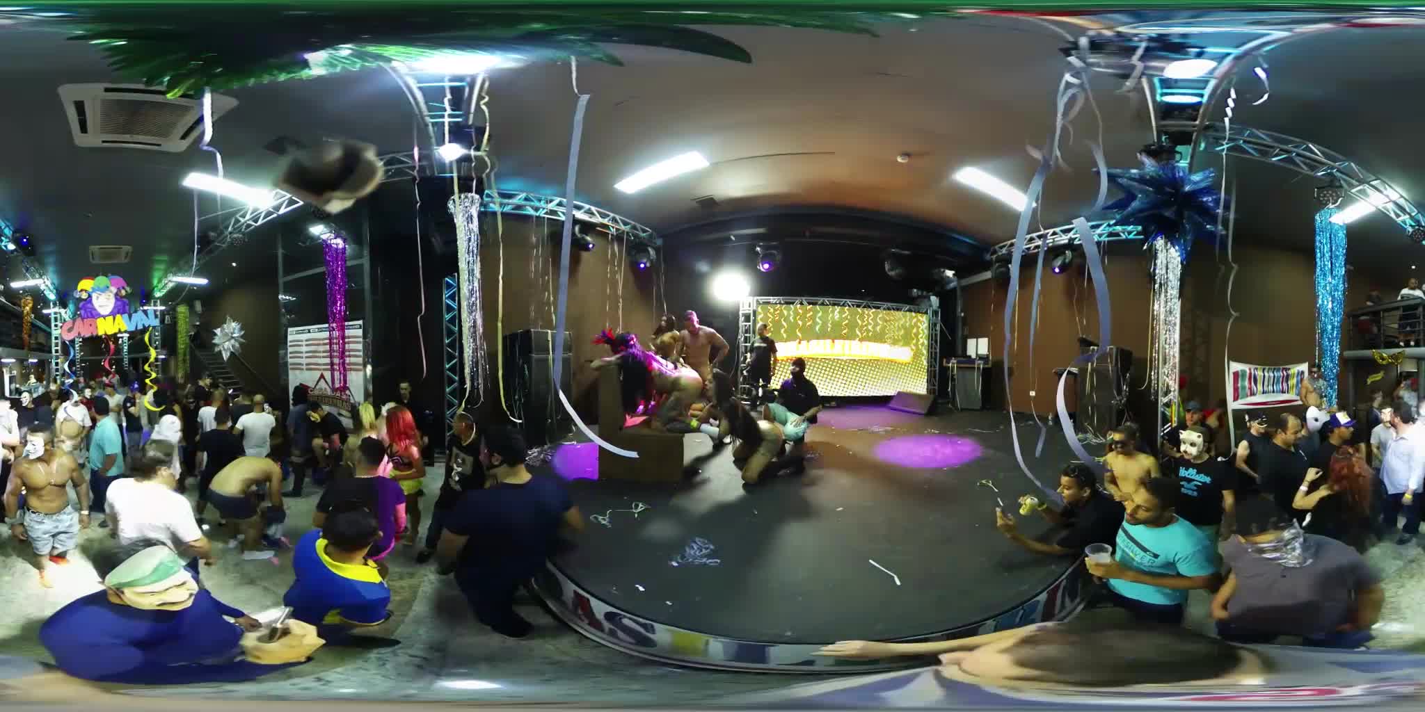 Veja a orgia de Carnaval da Brasileirinhas em 360º. Os bastidores rolaram AO VIVO