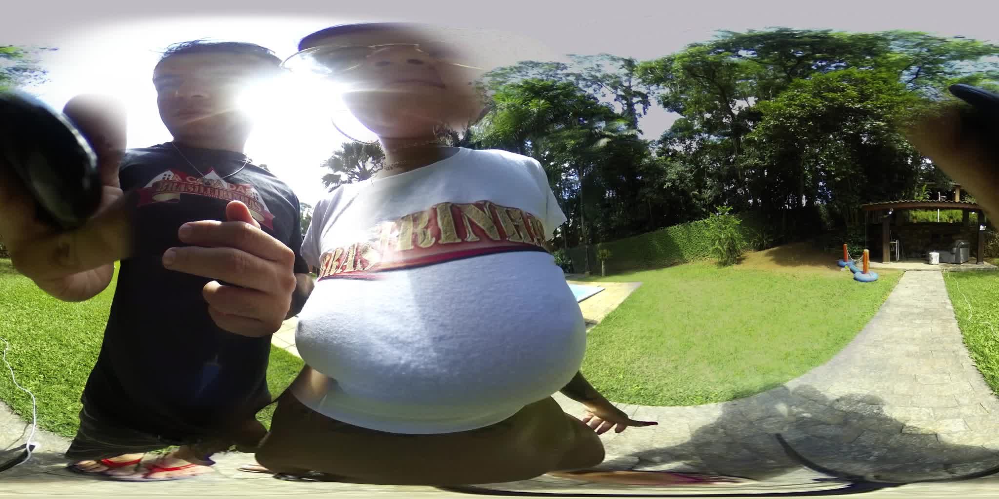 Gostosa Sexy, Amanda Souza de camiseta branca molhadinha em 360º