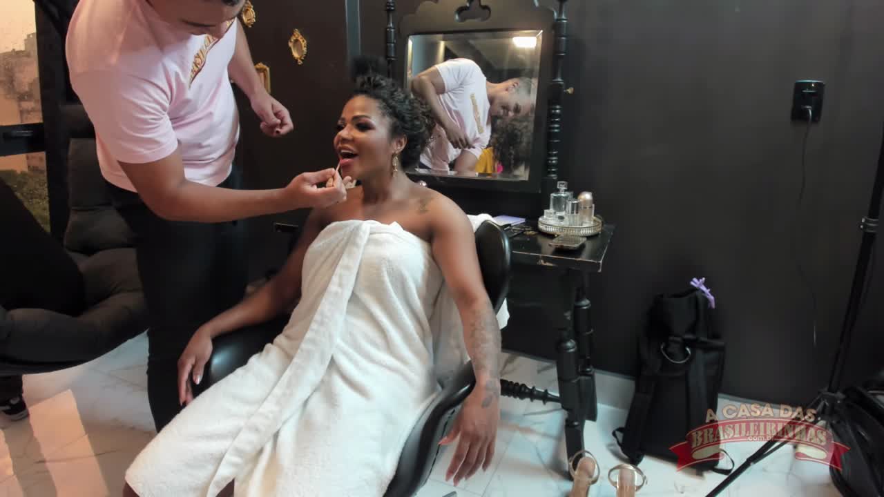 Brysa Souza nos bastidores: preparação para cenas na Casa das Brasileirinhas!