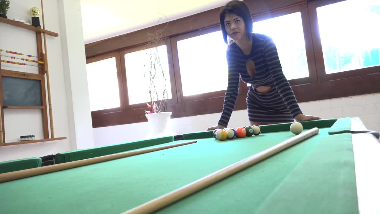 Elas vão jogar sinuca e se exibir na Casa