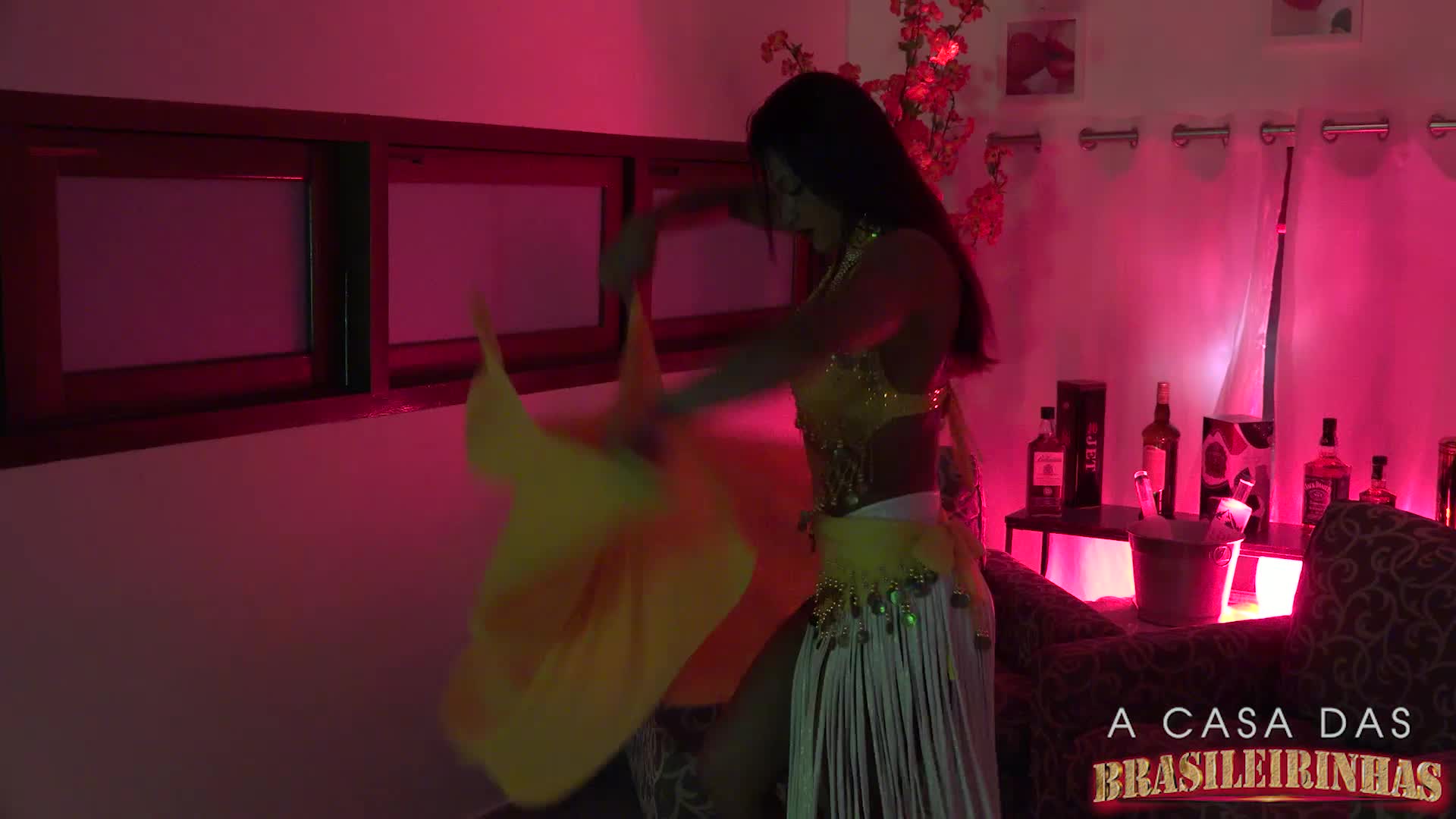 Yara Morganna é profissional quando o assunto é Pole Dance