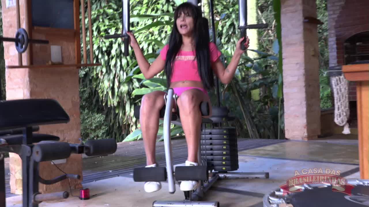 A casa das Brasileirinhas Loren pelada na academia  