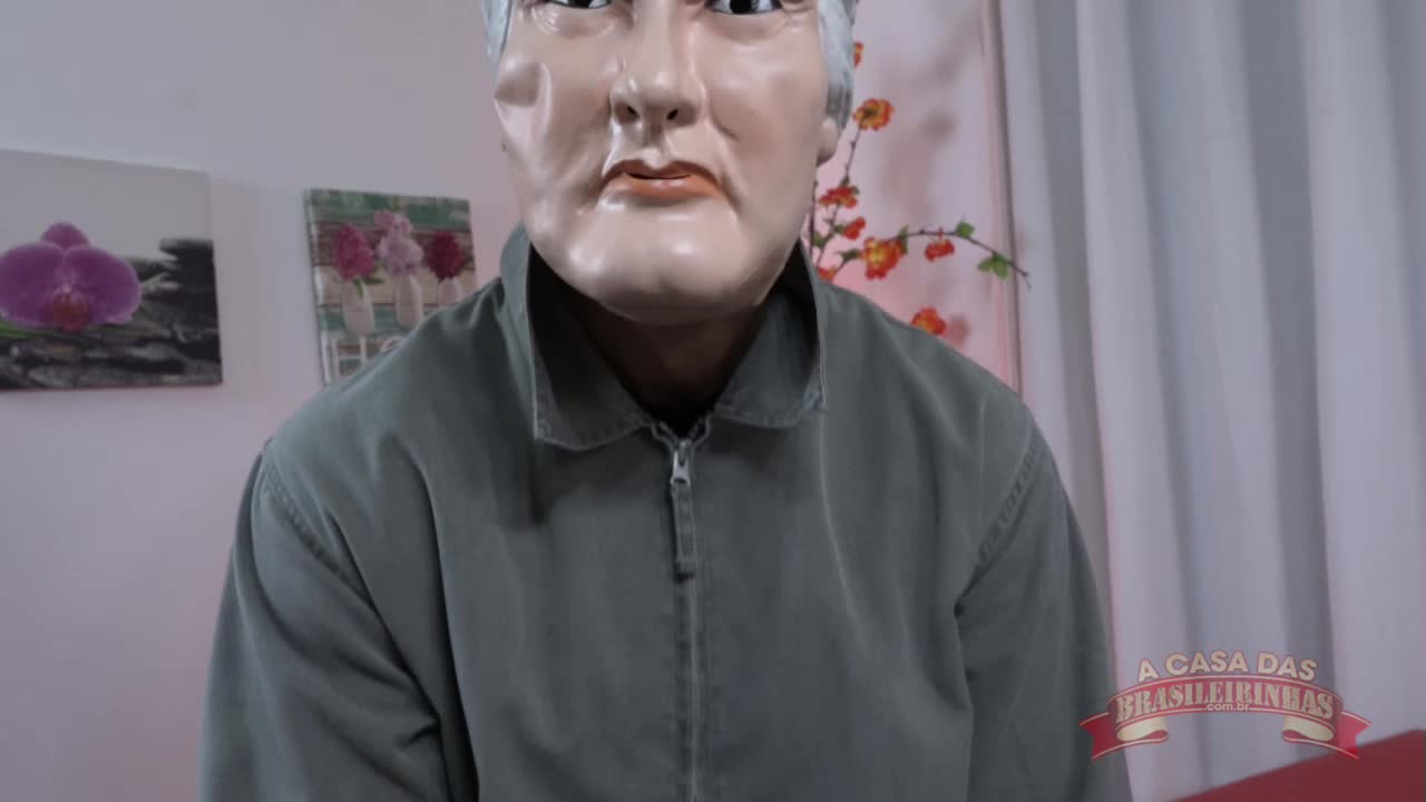 Oriental Vip transando com o massagista na casa da Brasileirinhas