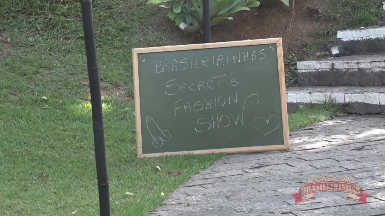O desfile de lingerie da Ariella Ferraz foi cheio de safadeza