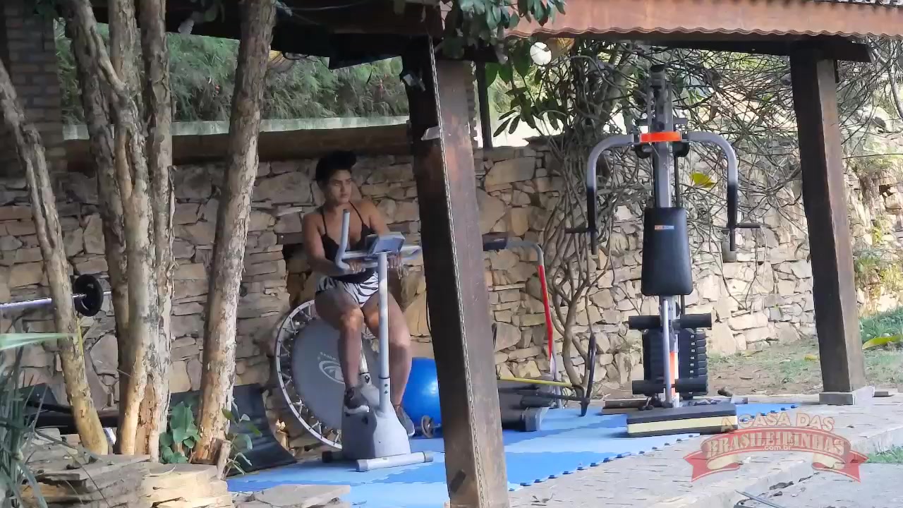 Ana Júlia malhando o seu corpaço 