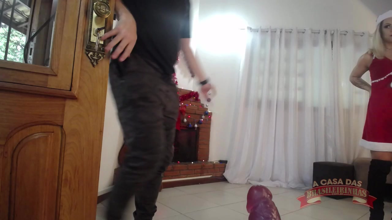 Melissa Pitanga nua em ensaio sensual natalino