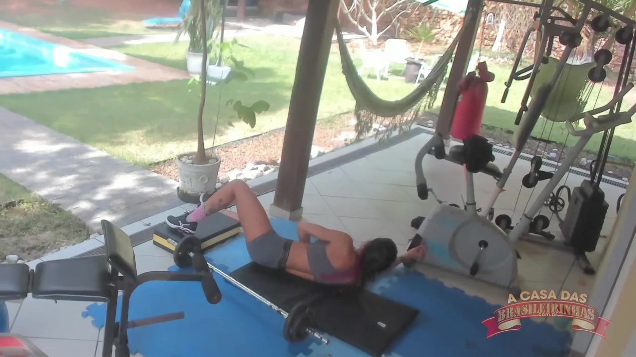 Valentina Pink treinando seu corpão delicioso na academia