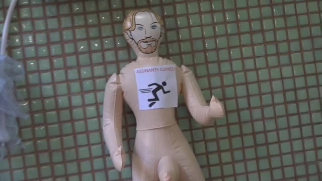 Hora de curtir um banho sensual AO VIVO