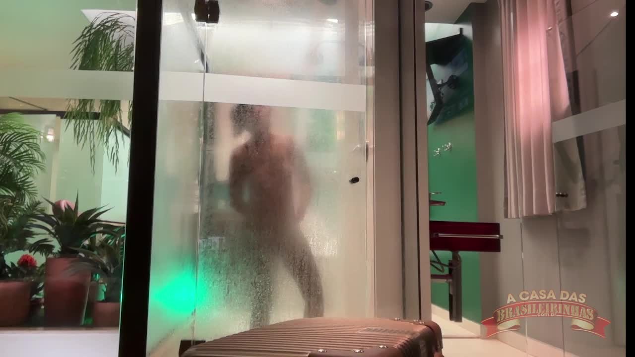 Descubra os segredos de Candy Debby, a nova moradora da Casa das Brasileirinhas