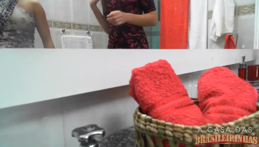 Veja os bastidores da cena entre Nayra e Penélope Mendes!