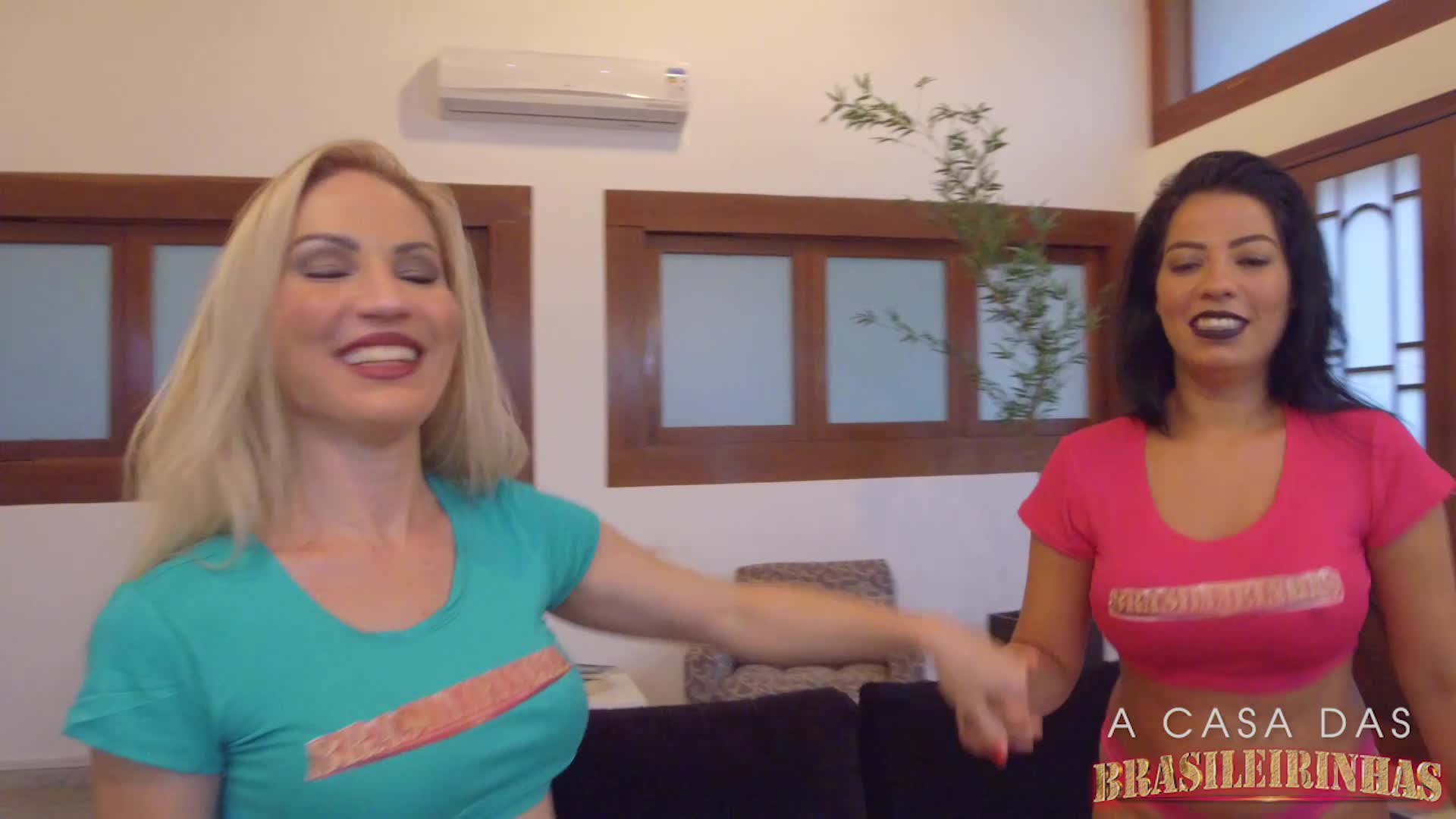 Conheça os detalhes do corpo dessas duas gostosas nuas