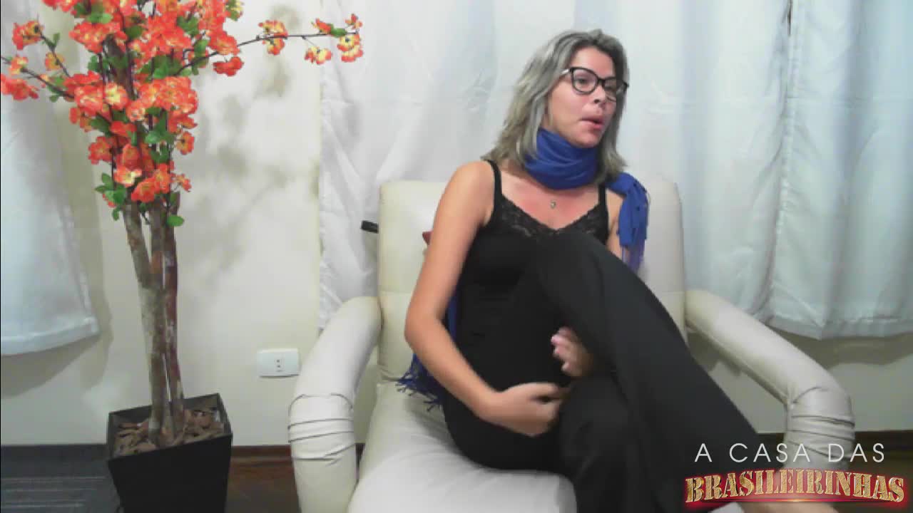 Loira Safada Emanuela Martins |Bate papo com internautas| A Casa das Brasileirinhas
