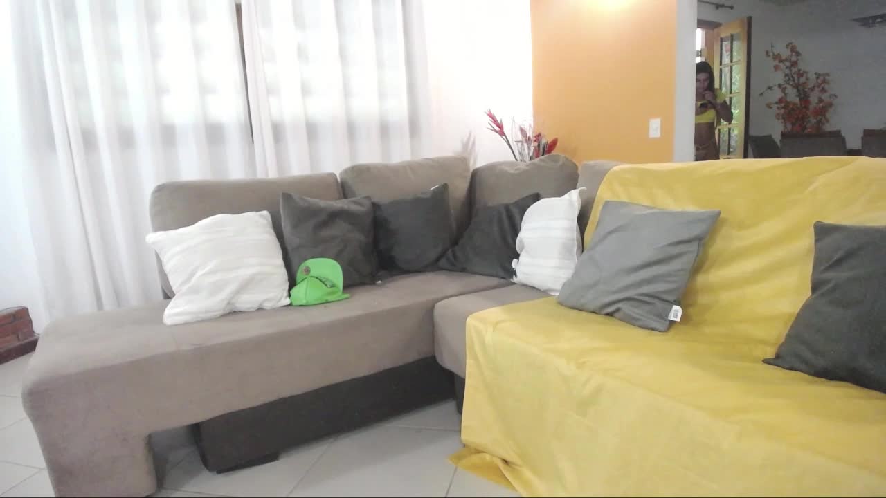 Confira Luna Oliveira nua na Casa das Brasileirinhas