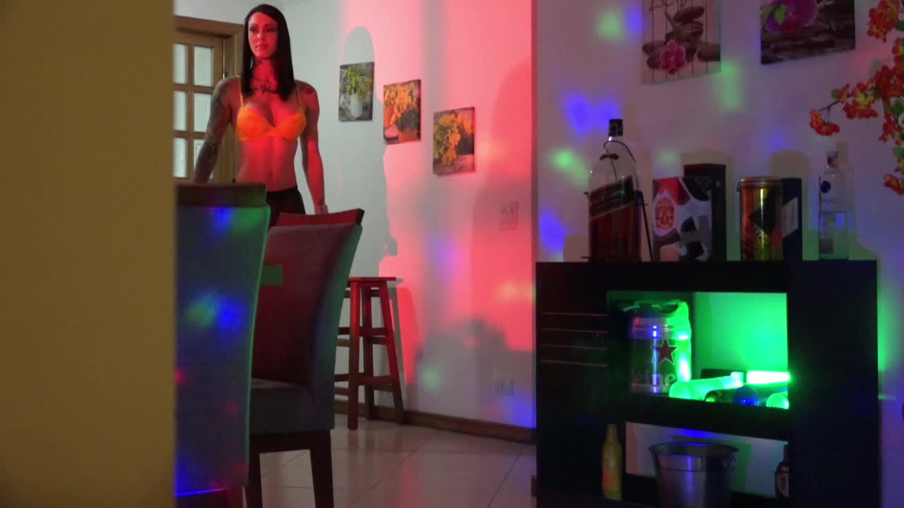 Streap com a Barbara Inked ela arrasa na dança erótica 