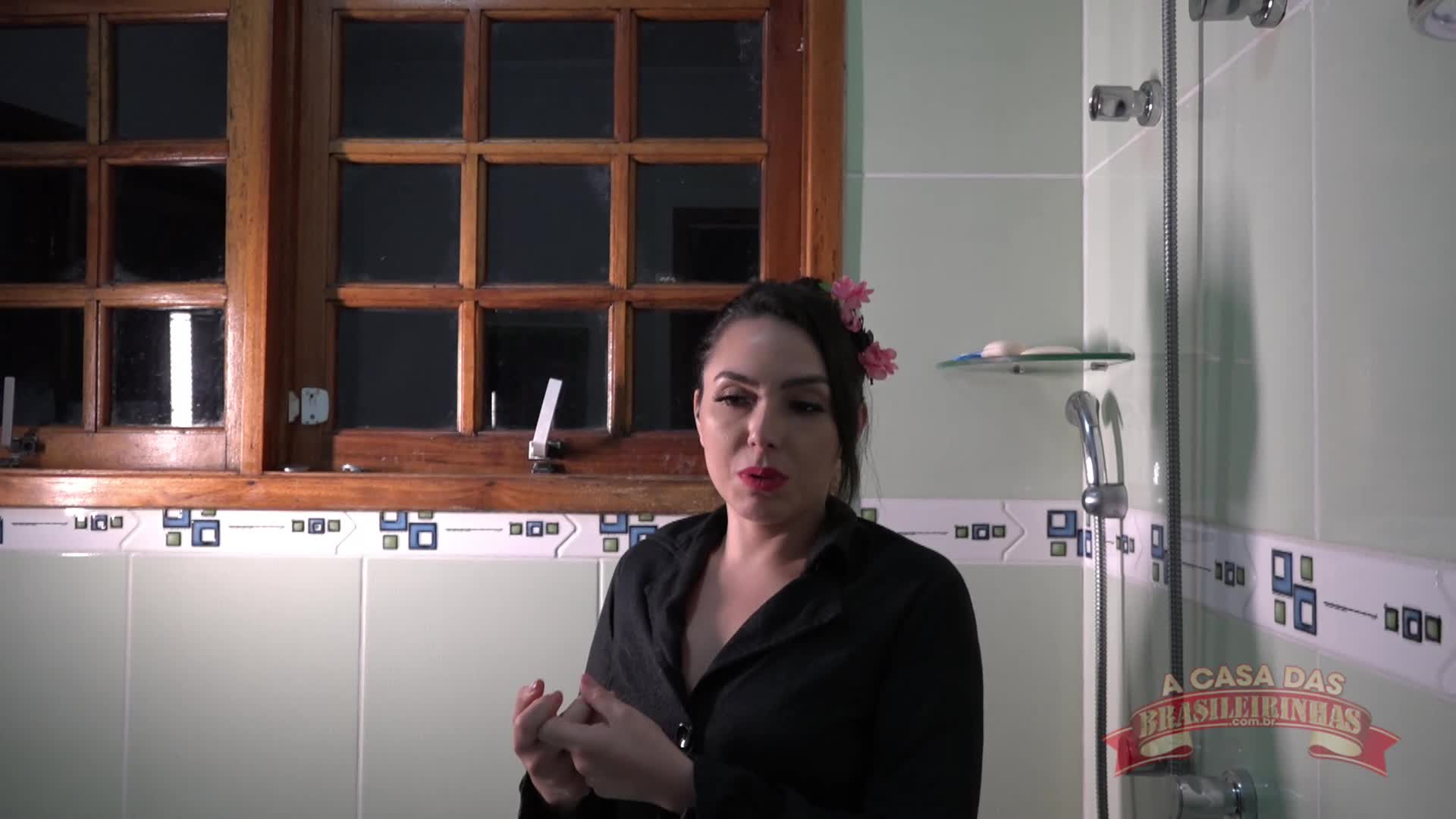 Mimi Boliviana pelada no banho sensual da Brasileirinhas