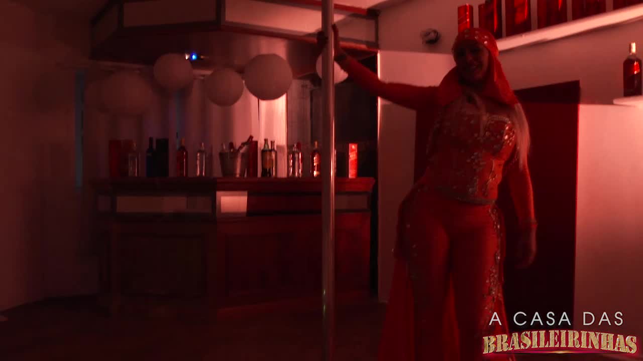 Nicolle Bittencourt gostosa no Pole Dance!