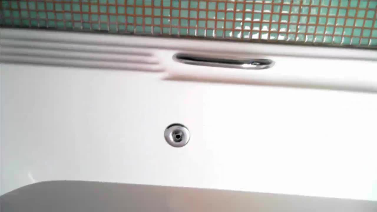 Gostosas dividem chuveiro e mandam ver na putaria