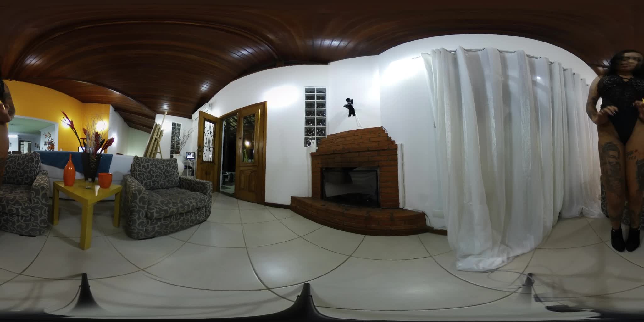 Evelyn Buarque sensualizou demais na atividade 360º