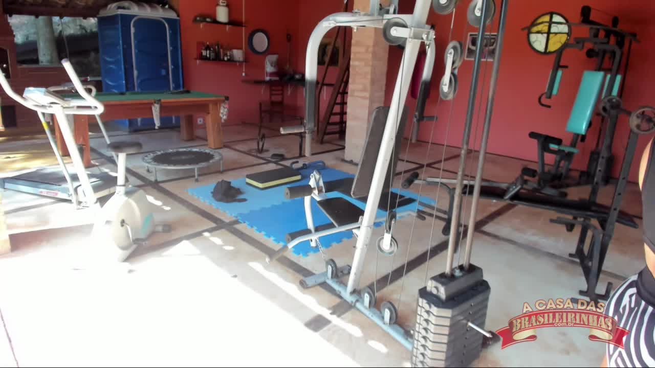 Melissa Pitanga malhando na academia da casa